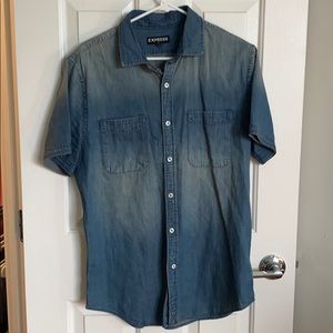 Short sleeve buttoned jean shirt